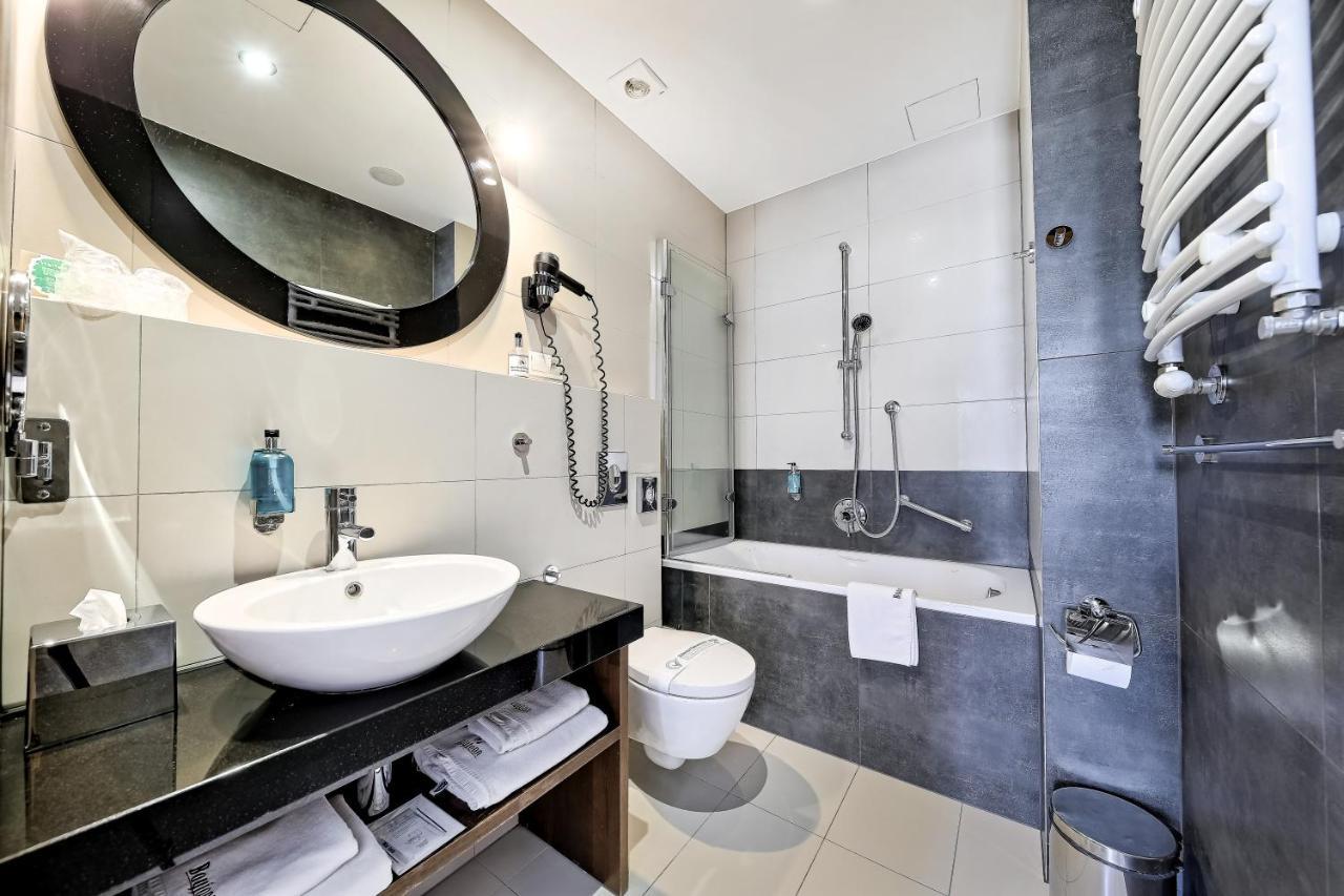 Lux Twin Room